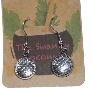 10/$25🦋 Swanky Coconut Silver Mermaid Scale Earrings